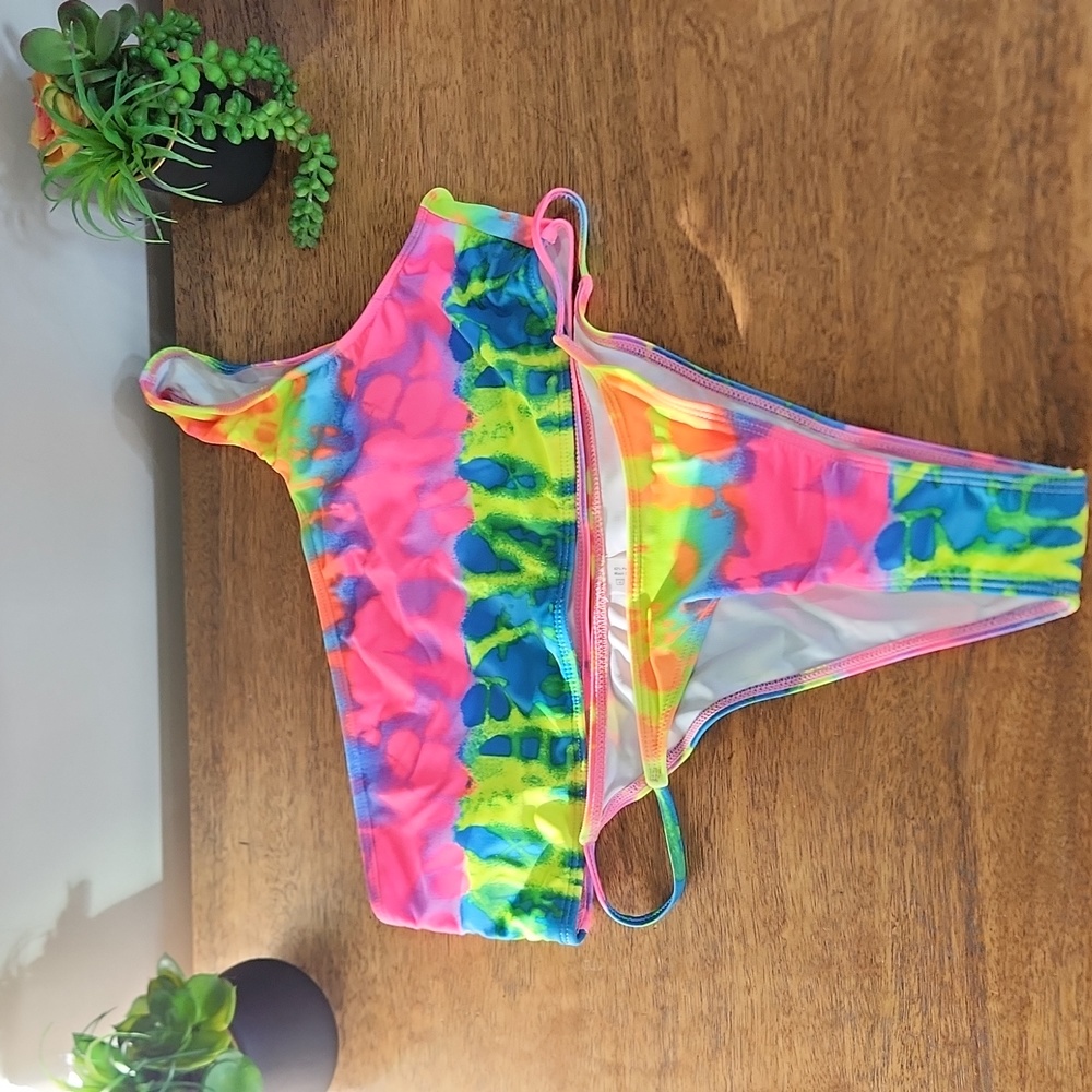 Bright colored Bikini - Picture 3 of 7